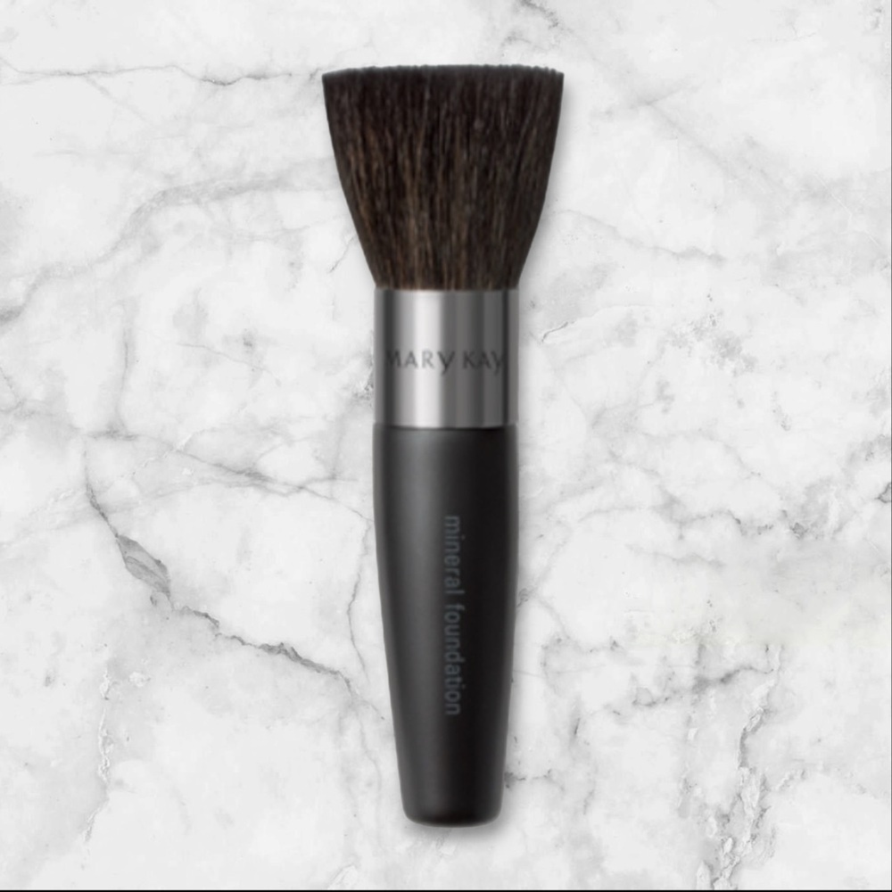 Mary Kay Mineral Powder Foundation Brush in Carry Pouch / Sleeve NEW